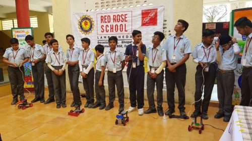 Robology-Indian-Robotics-Academy-Home-Banners--Robotics-Laboratory-Lab-with-Students-12