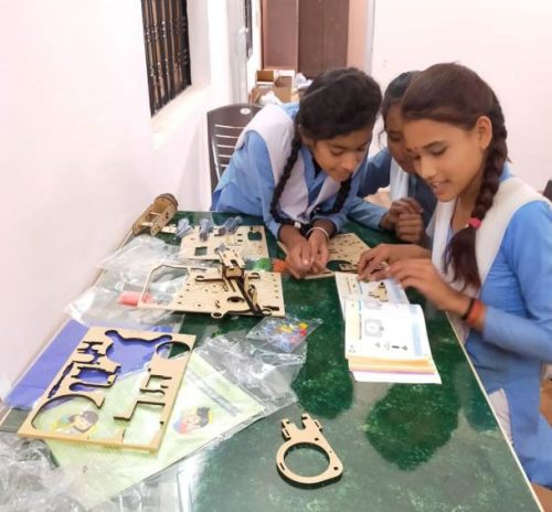 Robology-Indian-Robotics-Academy-Home-Banners--Robotics-Laboratory-Lab-with-Students-17