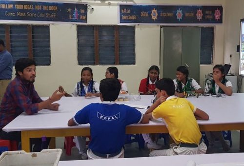 Robology-Indian-Robotics-Academy-Home-Banners--Robotics-Laboratory-Lab-with-Students-4