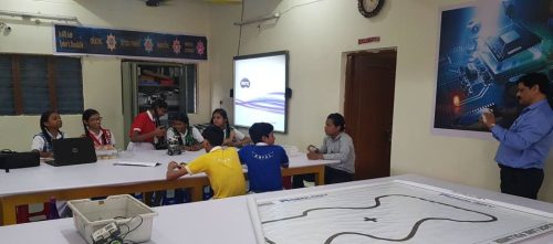 Robology-Indian-Robotics-Academy-Home-Banners--Robotics-Laboratory-Lab-with-Students